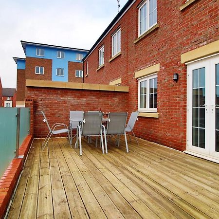 Delft - Spacious Home, High Speed Wi-Fi, Free Parking, Terrace Swindon Exterior photo