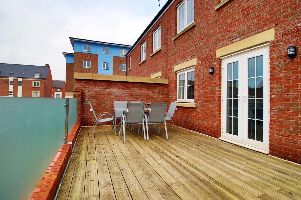 Delft - Spacious Home, High Speed Wi-Fi, Free Parking, Terrace Swindon Exterior photo
