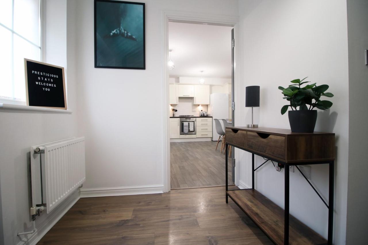 Delft - Spacious Home, High Speed Wi-Fi, Free Parking, Terrace Swindon Exterior photo
