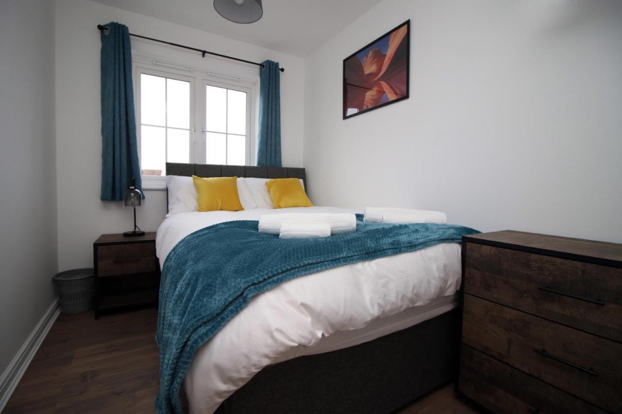 Delft - Spacious Home, High Speed Wi-Fi, Free Parking, Terrace Swindon Exterior photo