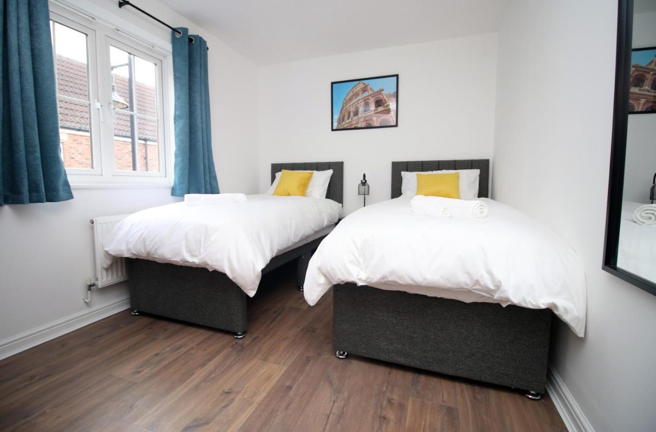 Delft - Spacious Home, High Speed Wi-Fi, Free Parking, Terrace Swindon Exterior photo