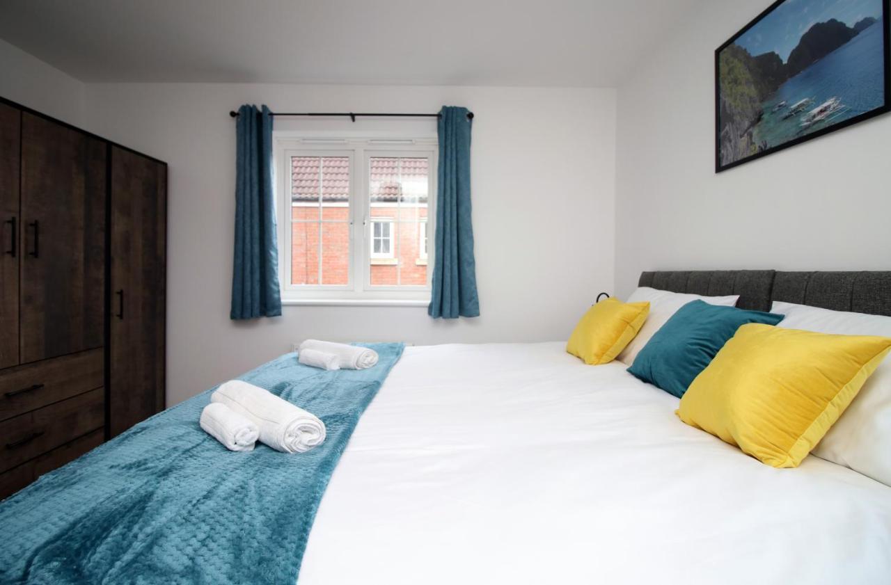 Delft - Spacious Home, High Speed Wi-Fi, Free Parking, Terrace Swindon Exterior photo