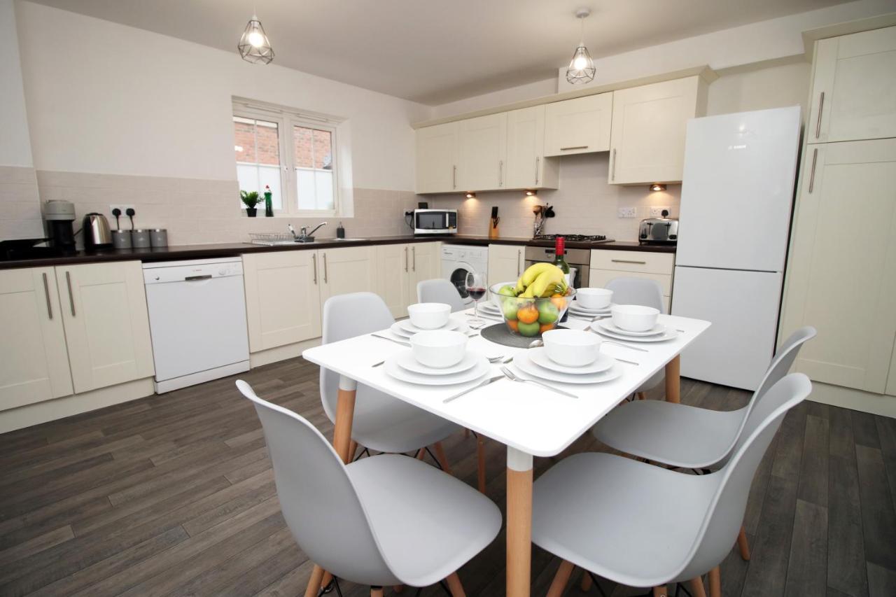 Delft - Spacious Home, High Speed Wi-Fi, Free Parking, Terrace Swindon Exterior photo