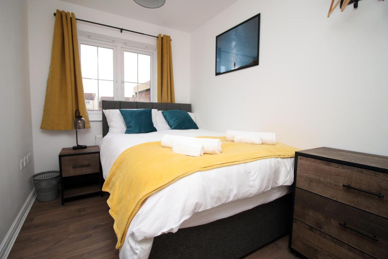 Delft - Spacious Home, High Speed Wi-Fi, Free Parking, Terrace Swindon Exterior photo