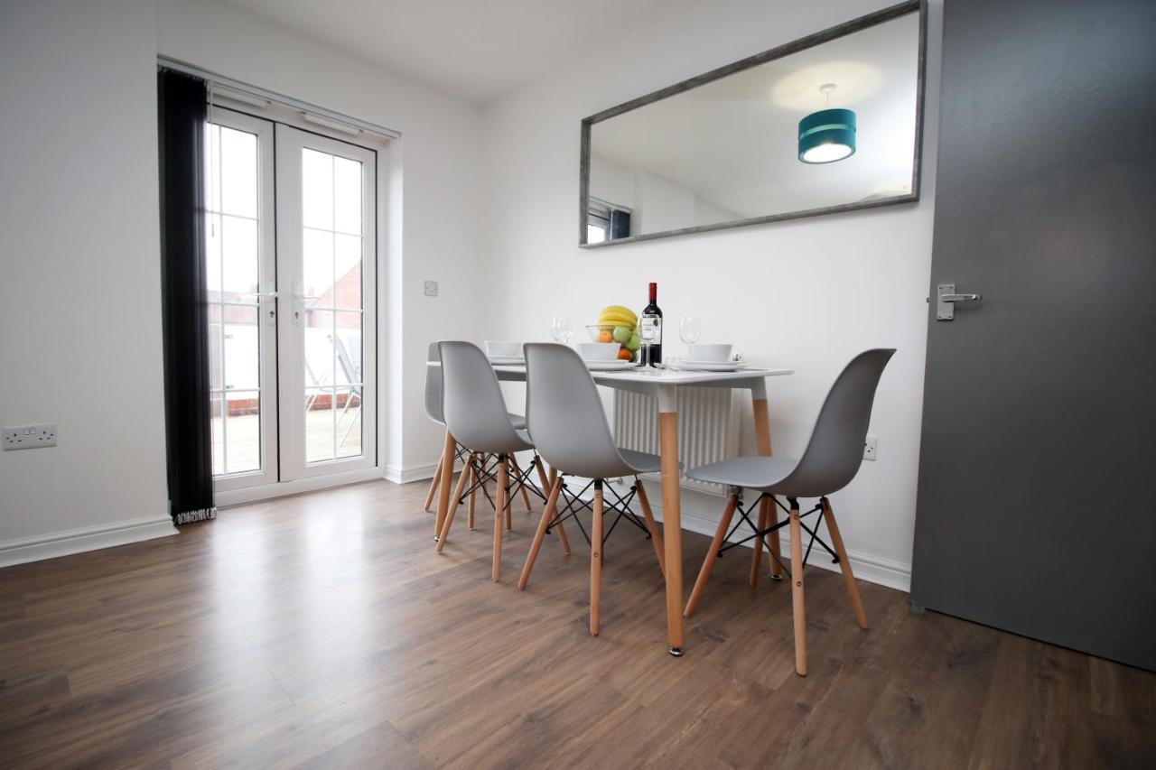 Delft - Spacious Home, High Speed Wi-Fi, Free Parking, Terrace Swindon Exterior photo