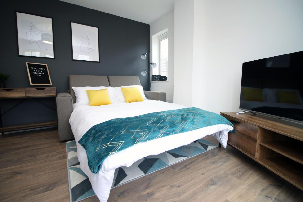 Delft - Spacious Home, High Speed Wi-Fi, Free Parking, Terrace Swindon Exterior photo
