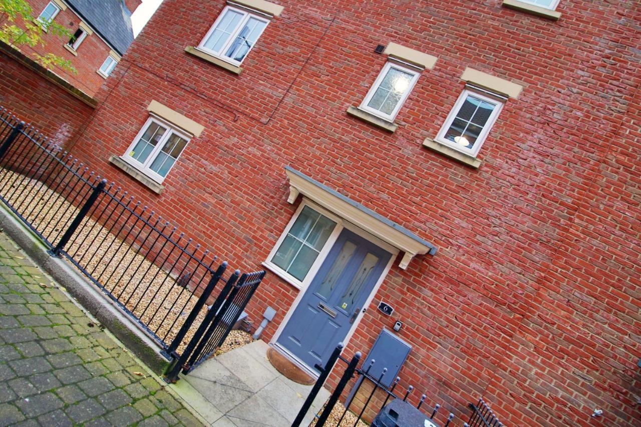 Delft - Spacious Home, High Speed Wi-Fi, Free Parking, Terrace Swindon Exterior photo